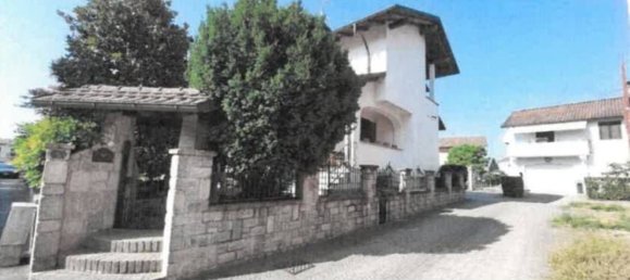 3 bedrooms House in Crescentino, Italy No. 322087 2