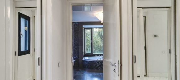 Villa de 6 dormitorios en Marbella, Spain No. 98990 43