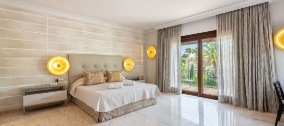 16 bedrooms Villa in El Paraiso, Spain No. 184555 4