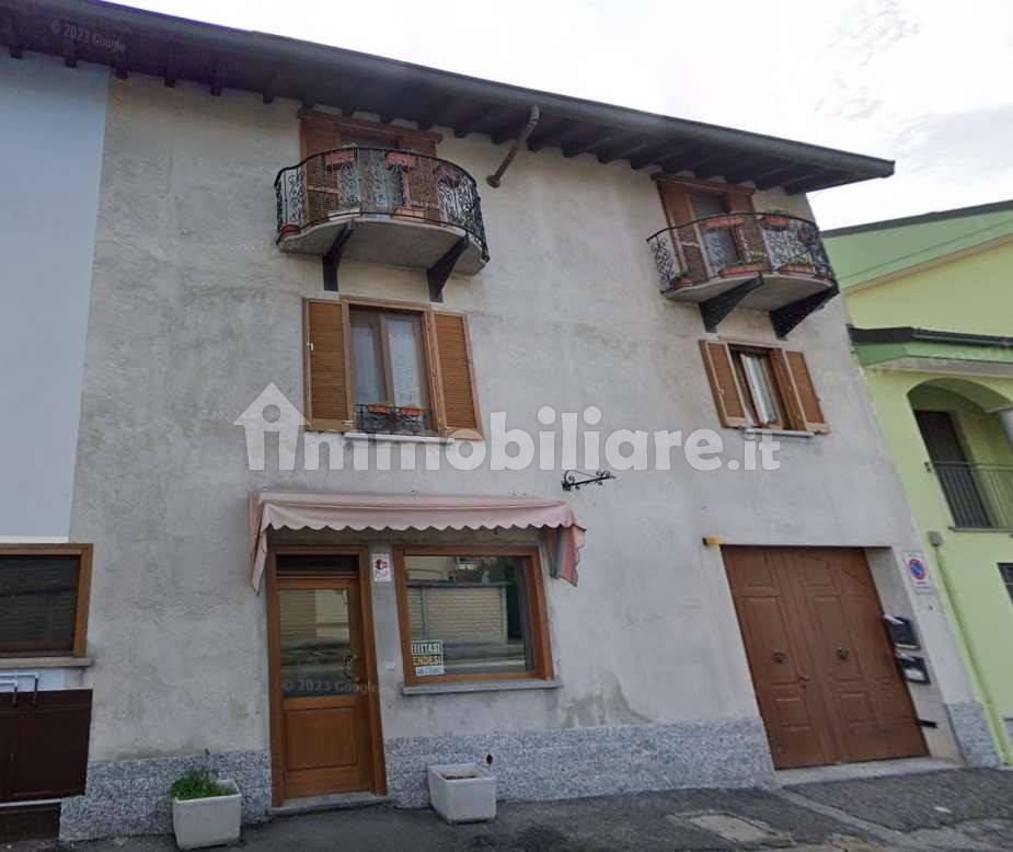4 rooms House in Trecate, Italy No. 69174