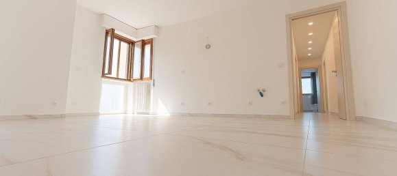 2 bedrooms Apartment in Milan, Italy No. 314249 3