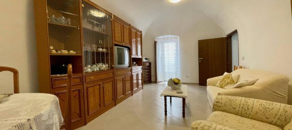 4 rooms House in Caporciano, Italy No. 92227 3