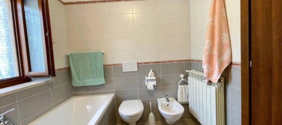 4 rooms House in Caporciano, Italy No. 92227 10