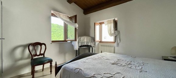 4 rooms House in Caporciano, Italy No. 92227 7