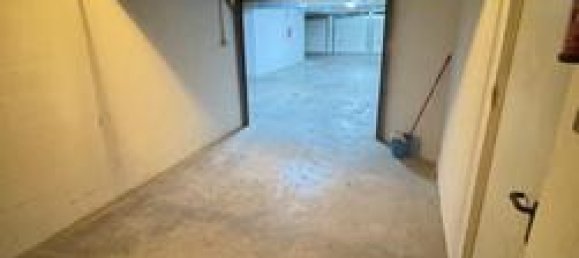  Garage in Cadiz, Spain No. 155476 5