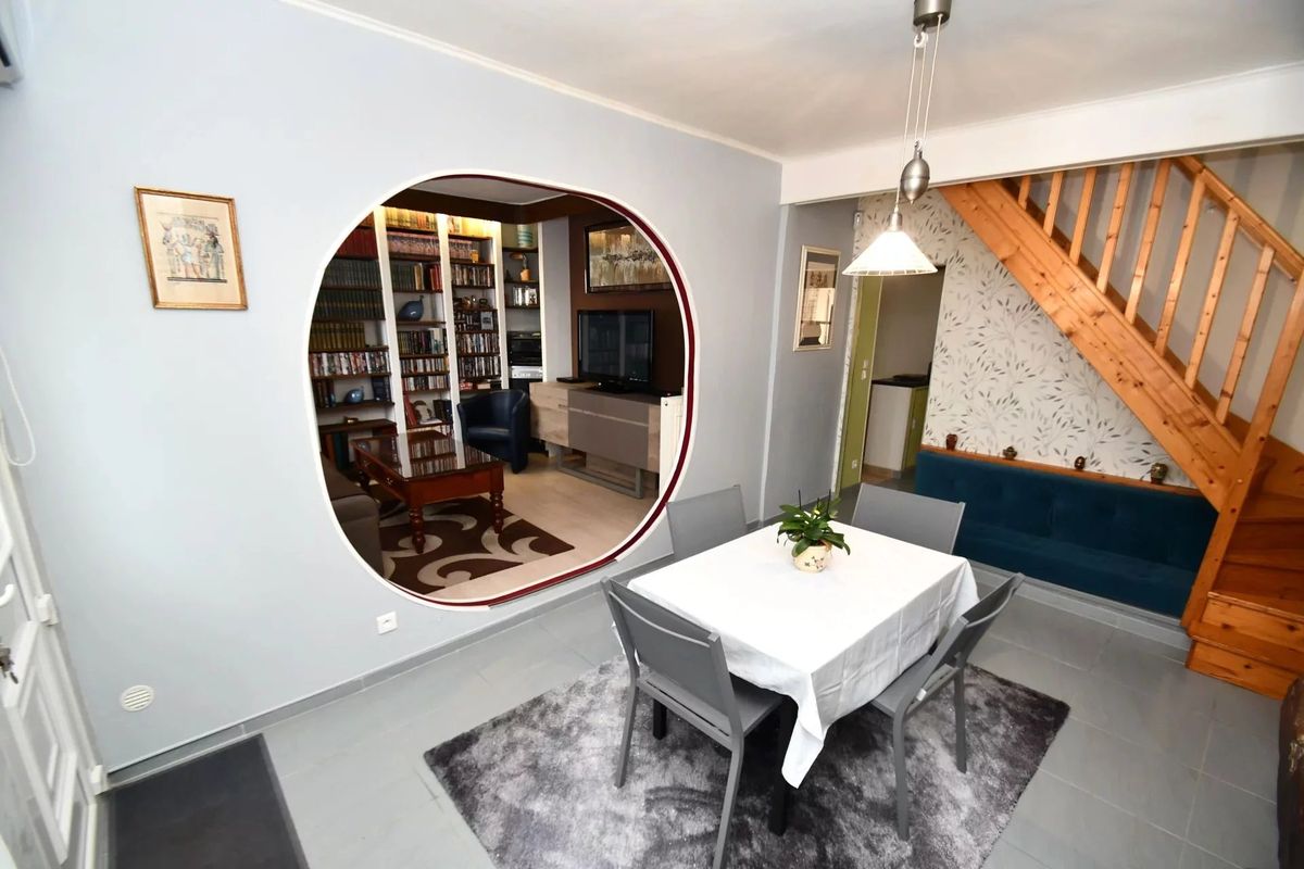 Casa de 3 dormitorios en Les Pavillons-sous-Bois, France No. 183783