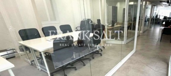 Oficina en Gzira, Malta 600 m² No. 13378 2