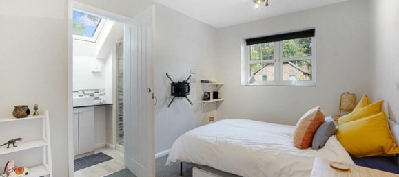 5 bedrooms House in Chatham, United Kingdom No. 10558 4