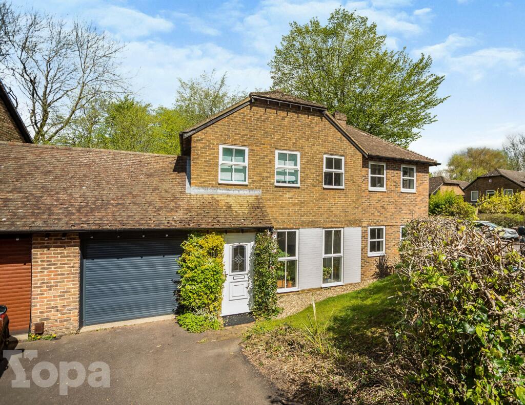 5 bedrooms House in Chatham, United Kingdom No. 10558