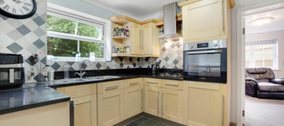 5 bedrooms House in Chatham, United Kingdom No. 10558 21