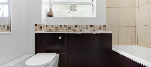 5 bedrooms House in Chatham, United Kingdom No. 10558 11