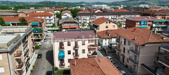 Apartamento de 2 dormitorios en Alba, Italy No. 281842 11