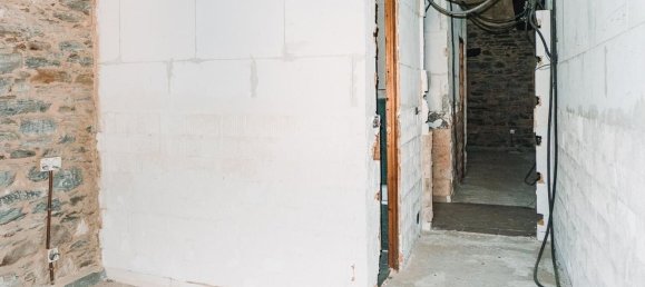 7 bedrooms House in Leon, Spain No. 29721 12