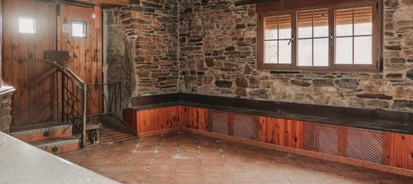 7 bedrooms House in Leon, Spain No. 29721 8