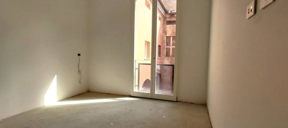 3 bedrooms Apartment in Bologna, Italy No. 63082 5
