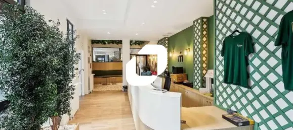 925m² Office in Paris, France No. 302399 2