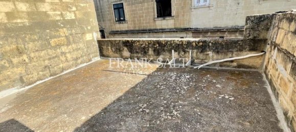 Office in Paola, Malta No. 12346 4