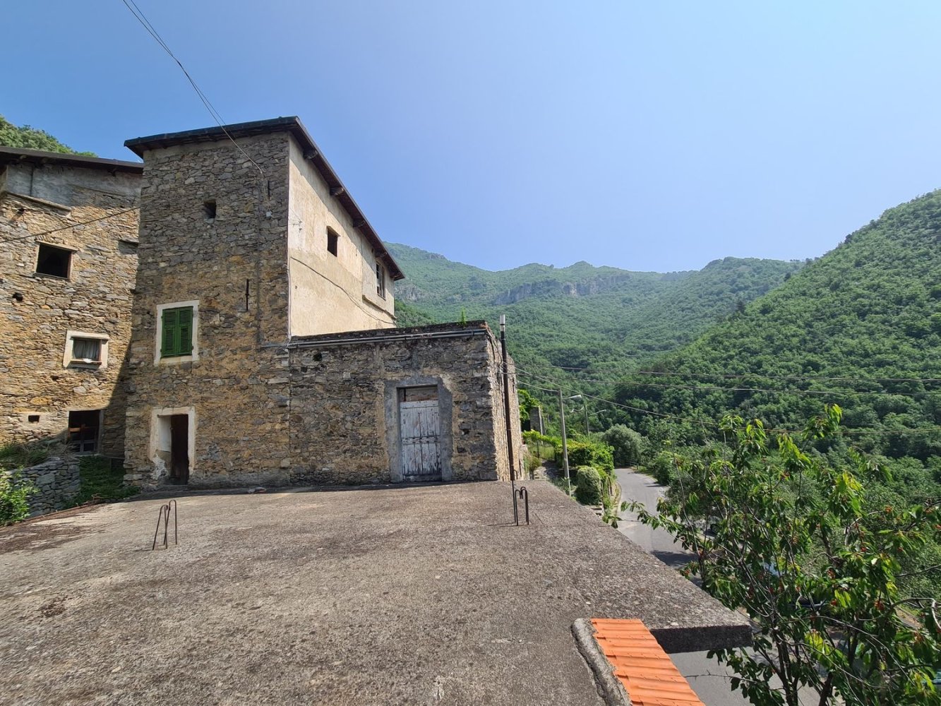 4 rooms House in Castelbianco, Italy No. 284335