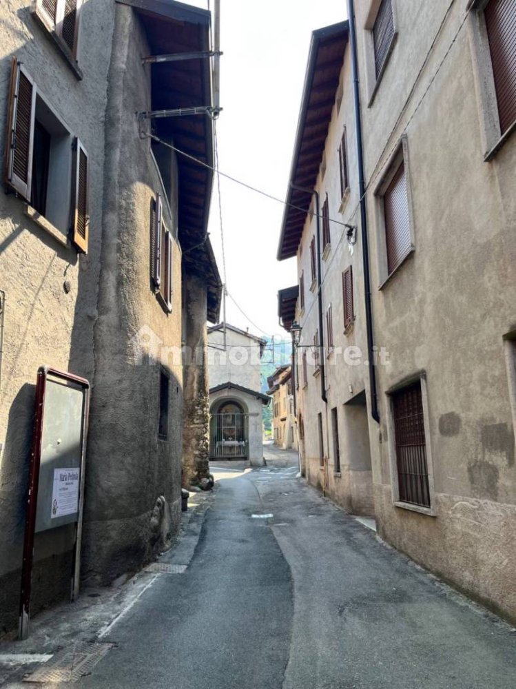 4 chambres Appartement à Canzo, Italy No. 327281