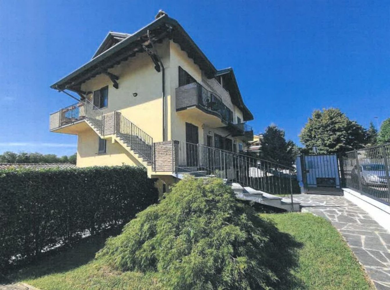 2 rooms Duplex in Casorezzo, Italy No. 137906