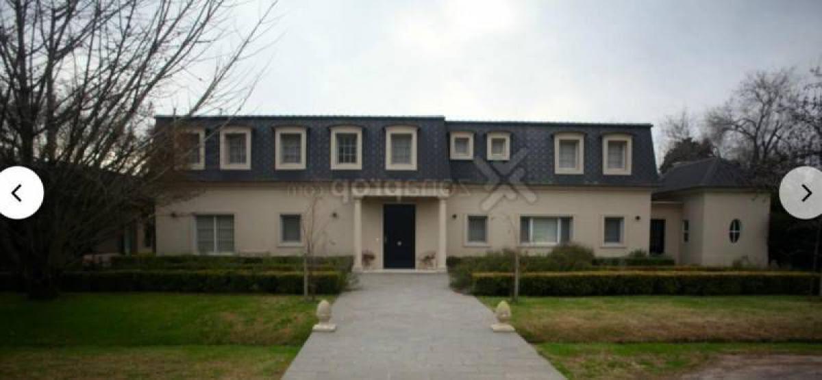 Casa de 5 dormitorios en Pilar, Argentina No. 6900