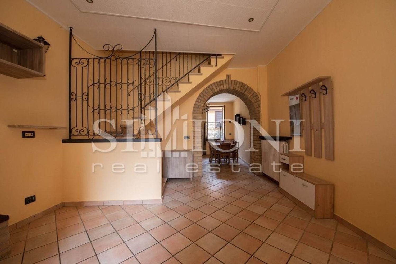 3 rooms Apartment in Varese, Italy No. 283233