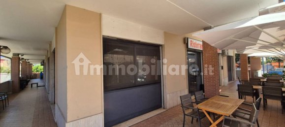 Propiedad comercial de 3 habitaciónes en Fiumicino, Italy No. 258573 15