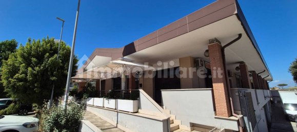 Propiedad comercial de 3 habitaciónes en Fiumicino, Italy No. 258573 3