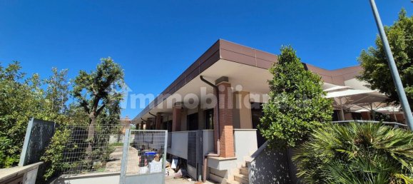 Propiedad comercial de 3 habitaciónes en Fiumicino, Italy No. 258573 17