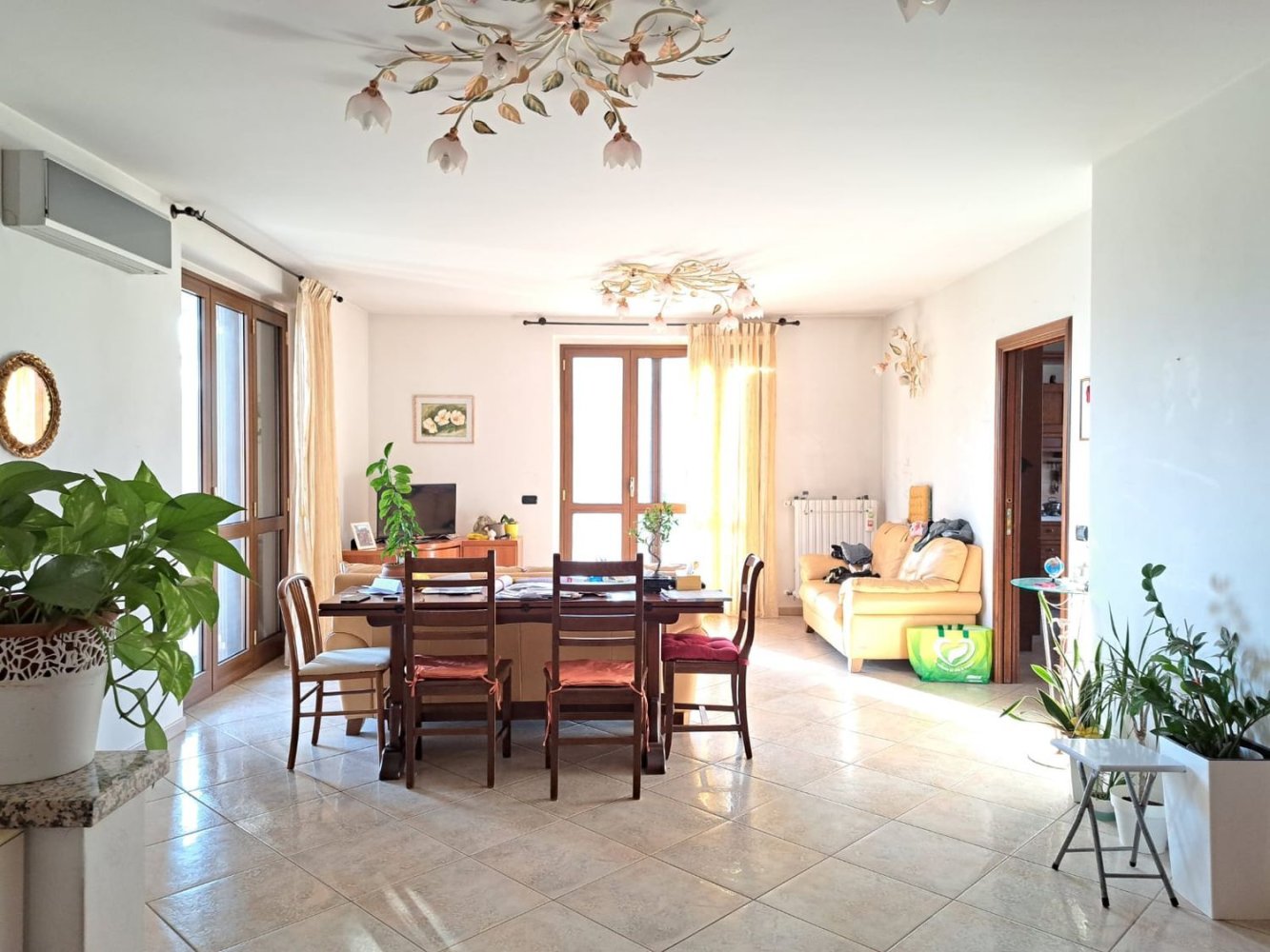 10غرفة فيلا في Orbassano, Italy رقم 49709