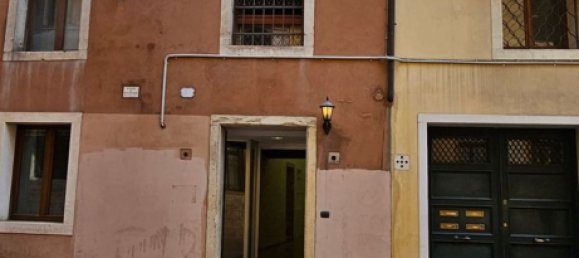 62m² Office in Padua, Italy No. 262290 2