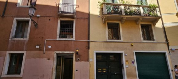 62m² Office in Padua, Italy No. 262290 3