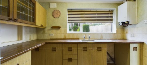 3 bedrooms House in Bordon, United Kingdom No. 13801 4