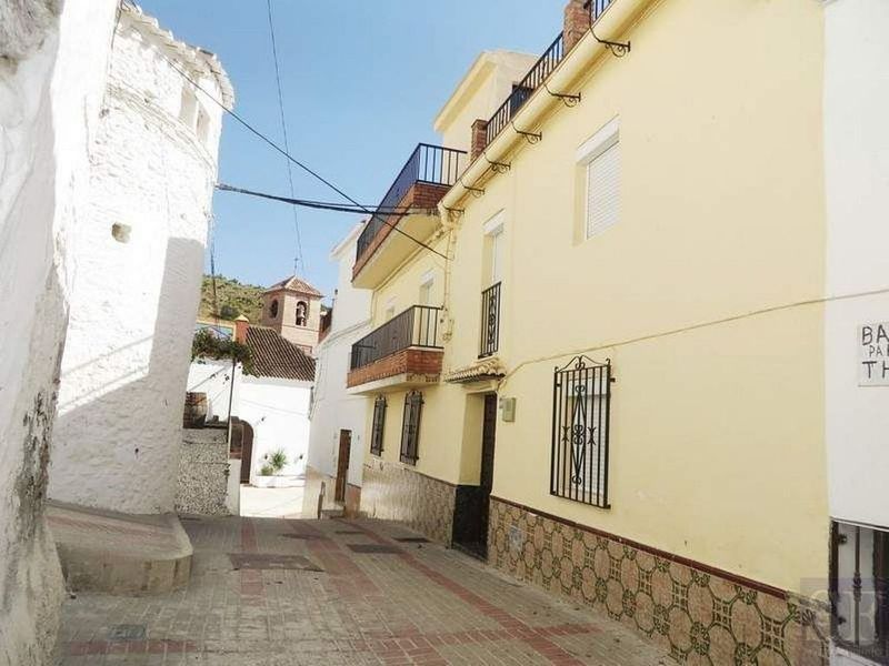 4 bedrooms Townhouse in Salares, Spain No. 221041