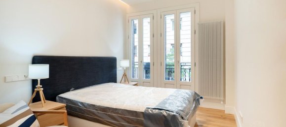 Apartamento de 3 dormitorios en Madrid, Spain No. 191649 2