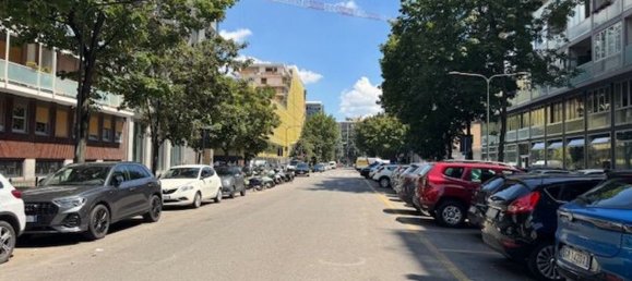 2 bedrooms Apartment in Milan, Italy No. 360740 4