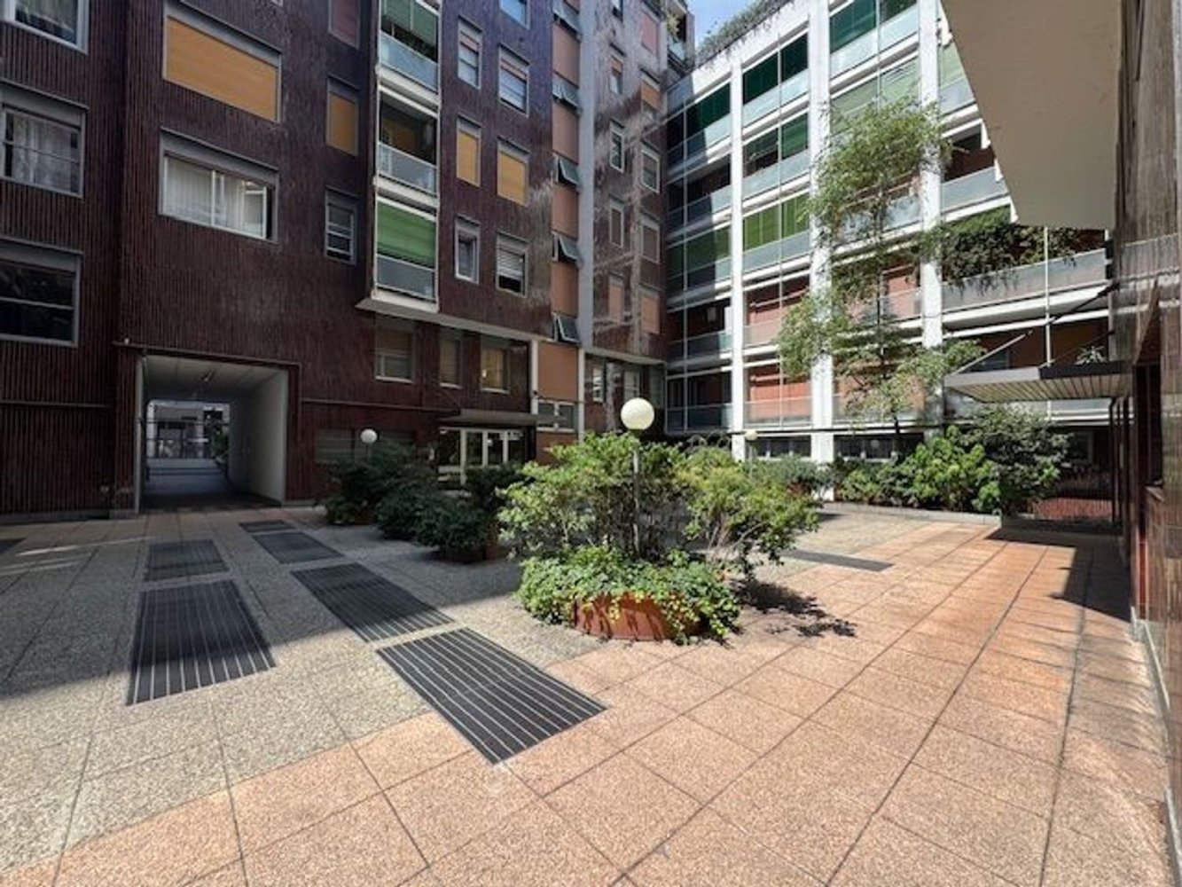 2 bedrooms Apartment in Milan, Italy No. 360740