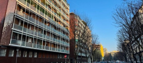 2 bedrooms Apartment in Milan, Italy No. 360740 9