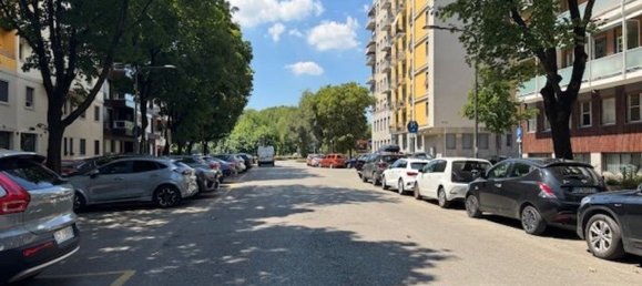 2 bedrooms Apartment in Milan, Italy No. 360740 5