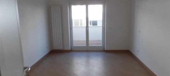 3 Schlafzimmer Wohnung in Rome, Italy, Nr. 155596 8