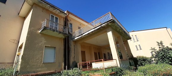 290m² Building in Fontechiari, Italy No. 85614 12