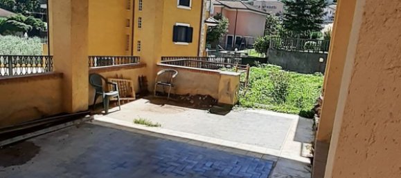 290m² Building in Fontechiari, Italy No. 85614 11