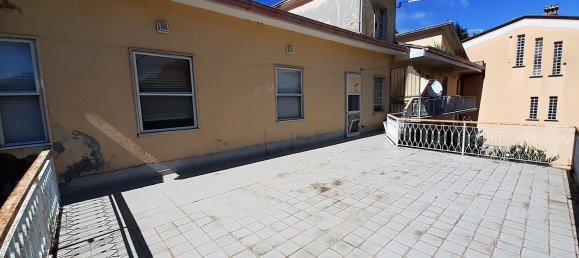 290m² Building in Fontechiari, Italy No. 85614 8