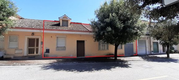 290m² Building in Fontechiari, Italy No. 85614 3