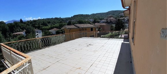 290m² Building in Fontechiari, Italy No. 85614 7