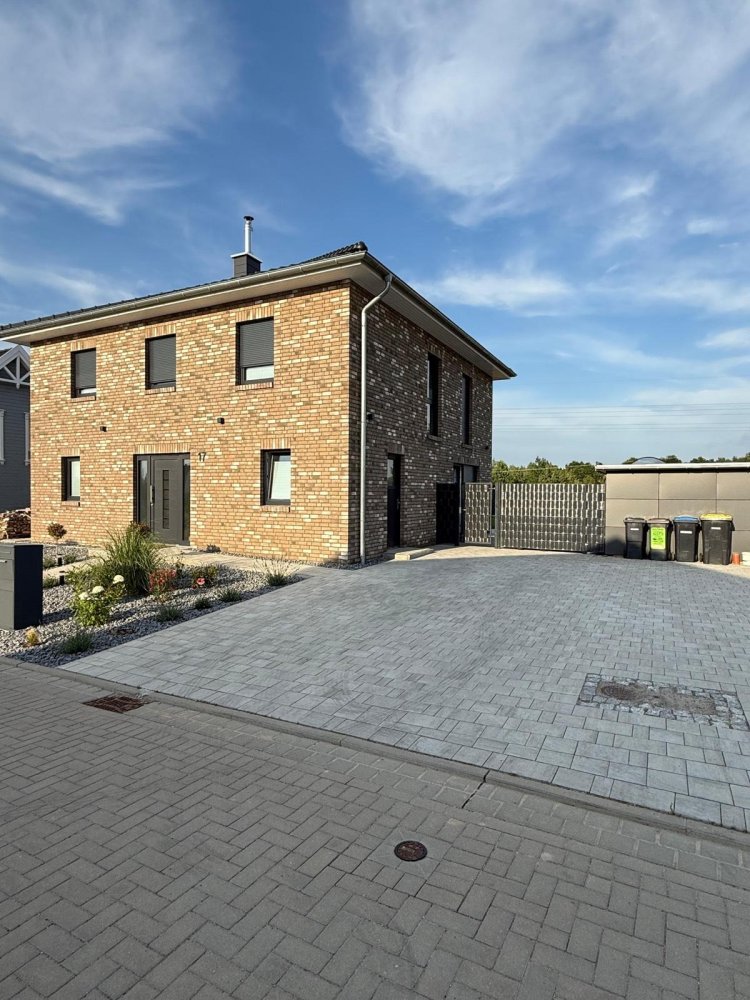 5 bedrooms Villa in Neubrandenburg, Germany No. 232827