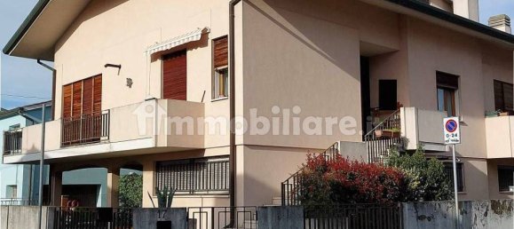 Apartamento de 6 dormitorios en Rovigo, Italy No. 52429 2