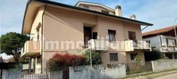 Apartamento de 6 dormitorios en Rovigo, Italy No. 52429 4
