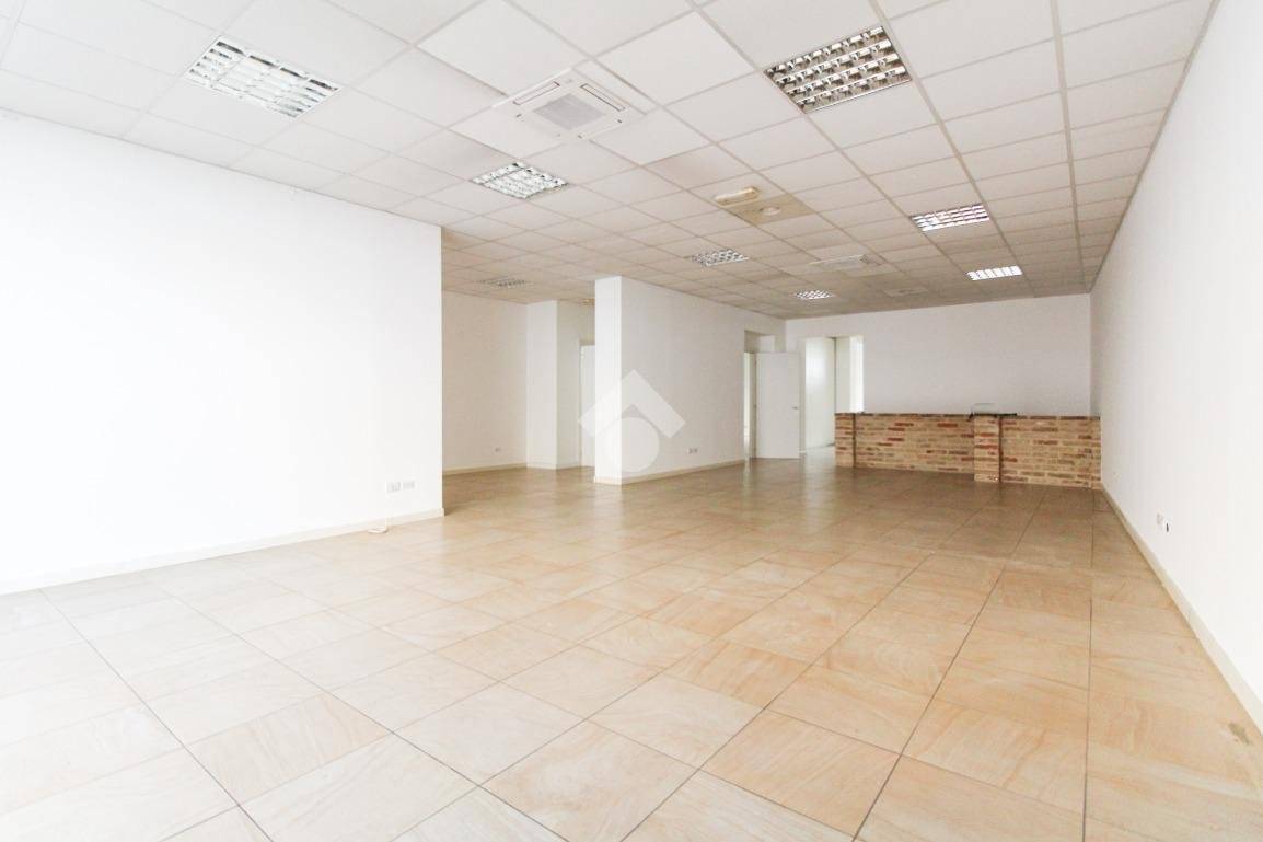 4-salle Propriété commerciale à Manerbio, Italy No. 109593