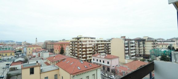 Apartamento de 4 habitaciónes en Pescara, Italy No. 7330 15